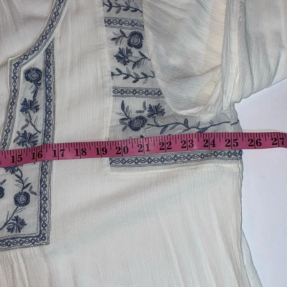 Abercrombie & Fitch XL White gauzy Peasant top with detailed Blue Embroidery - Picture 5 of 11